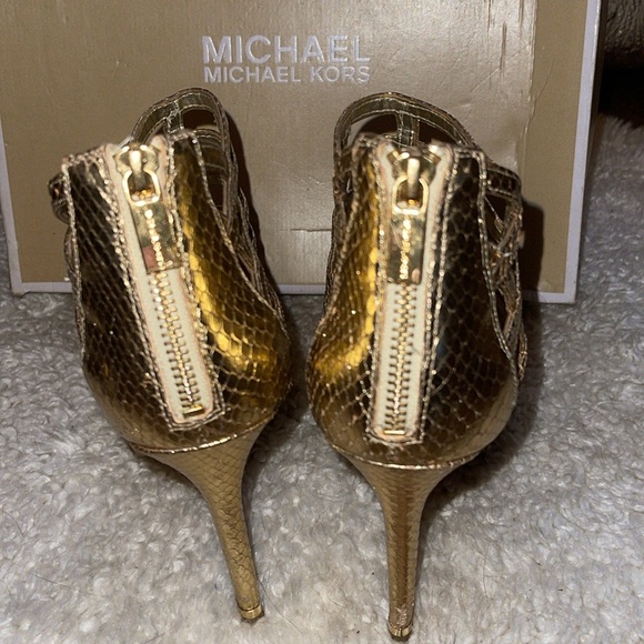 Michael Kors Trinity platform metallic leather heels Gold - Picture 6 of 8